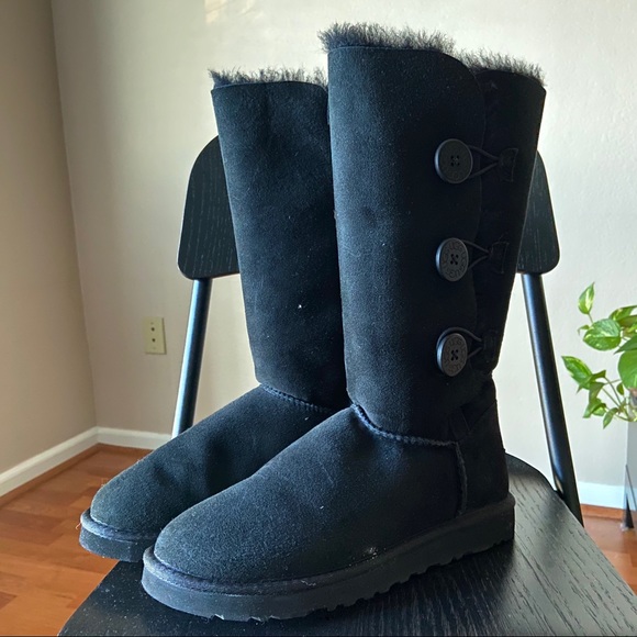 ugg bailey button black